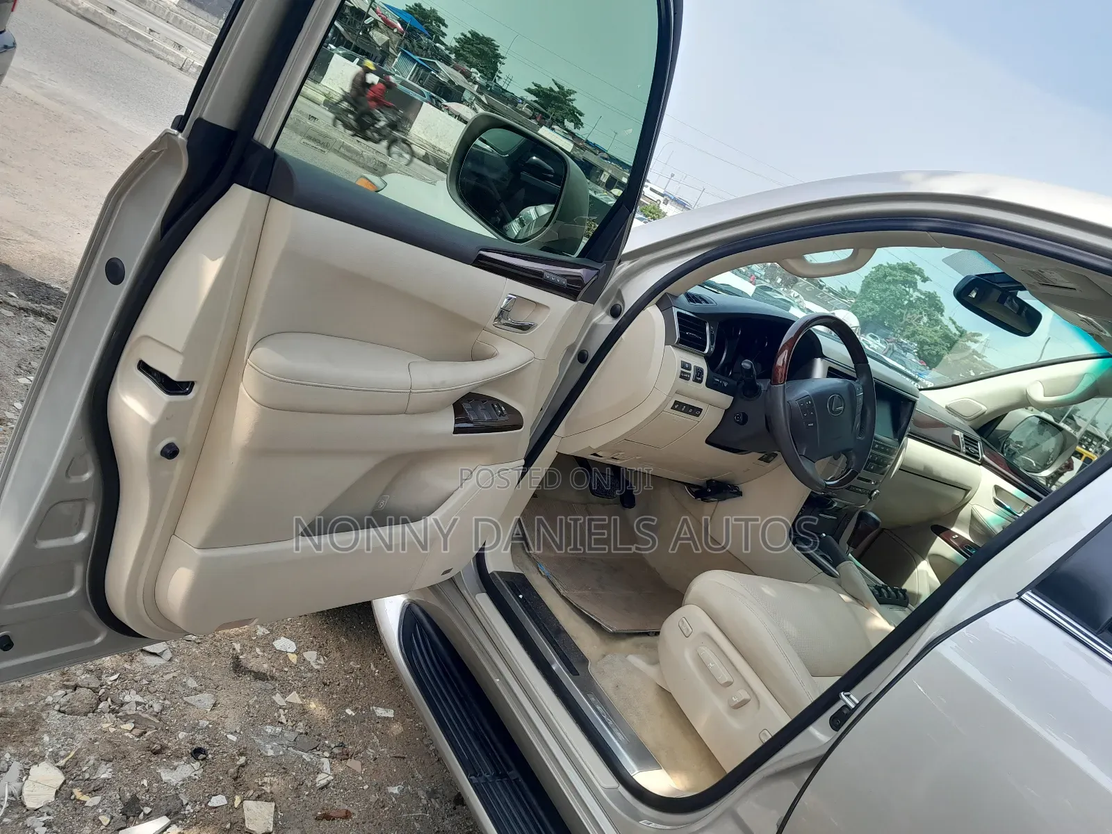 Lexus LX 570 AWD 2016 Gold