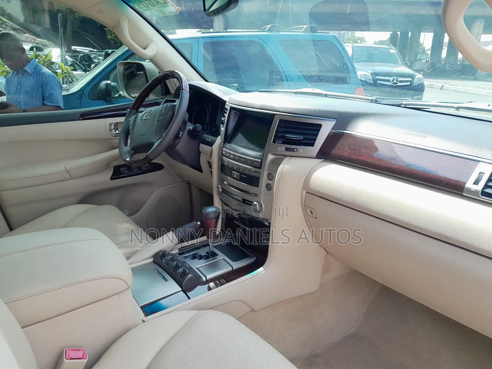 Lexus LX 570 AWD 2016 Gold