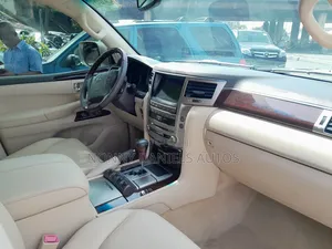 Lexus LX 570 AWD 2016 Gold