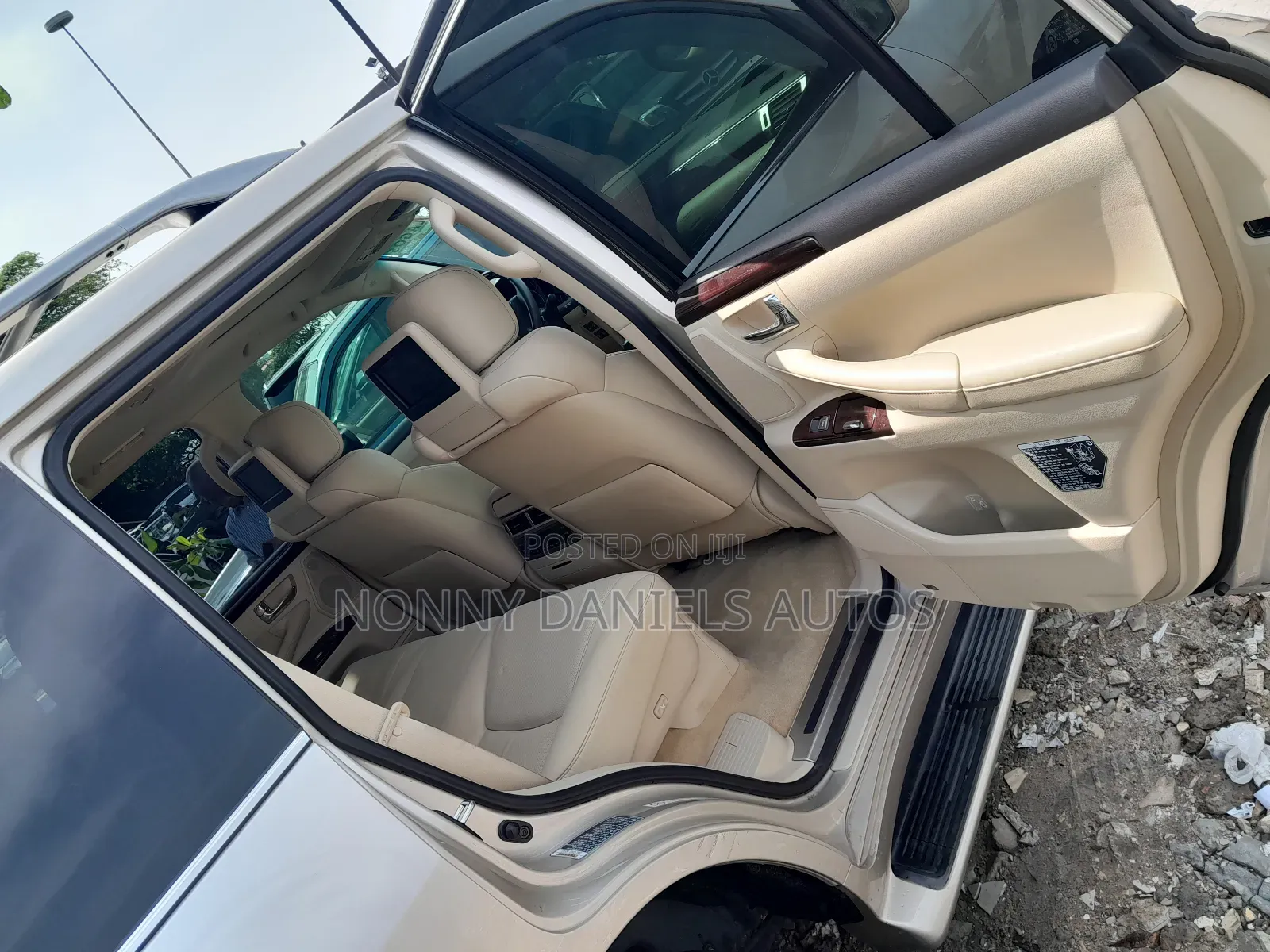 Lexus LX 570 AWD 2016 Gold
