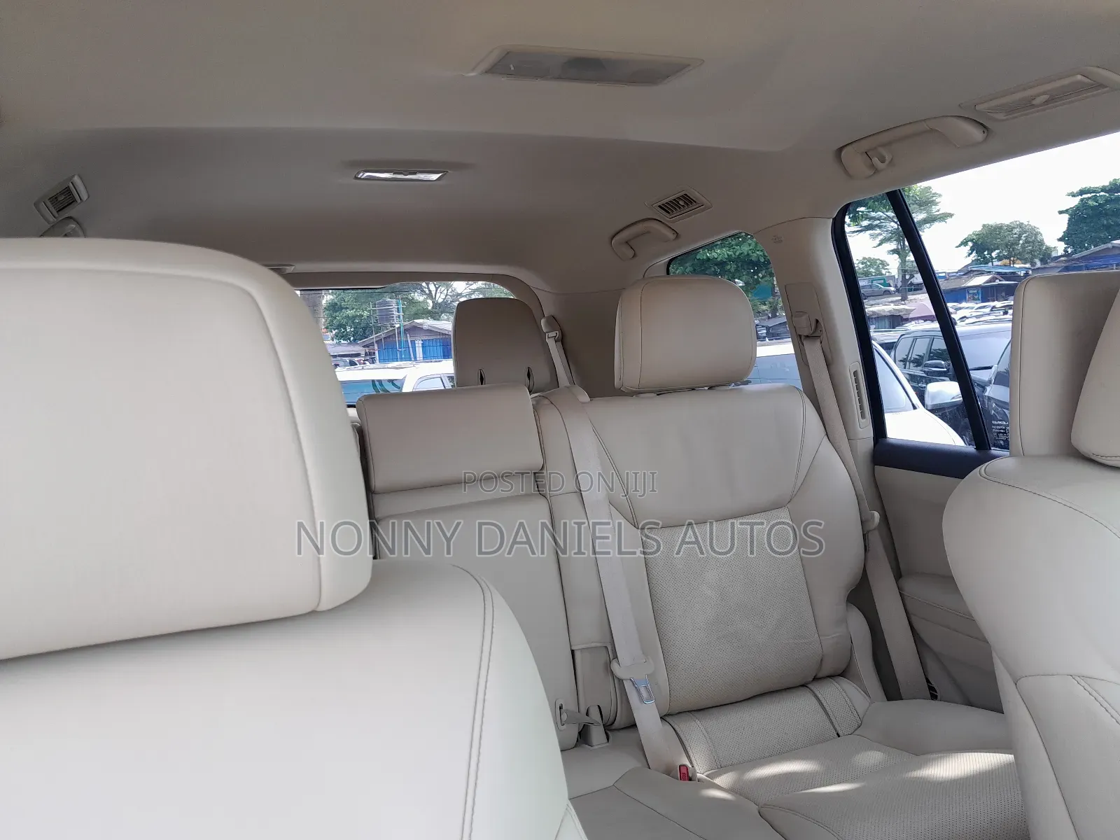 Lexus LX 570 AWD 2016 Gold