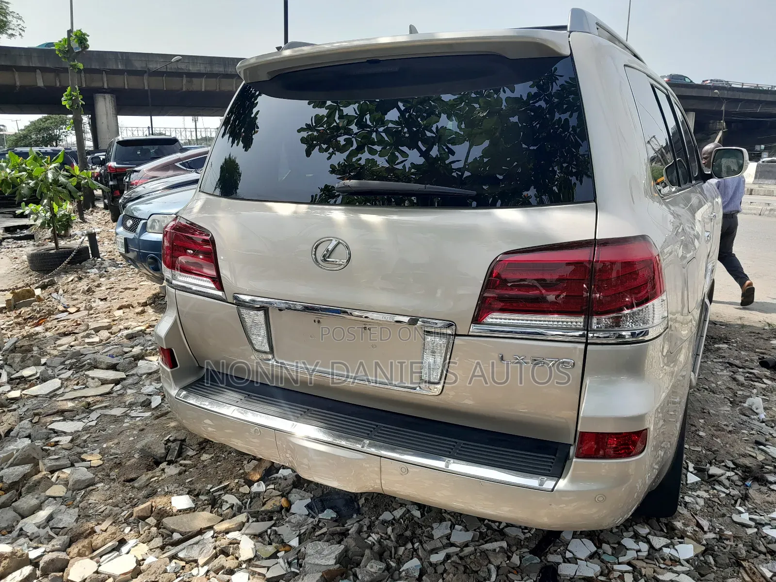 Lexus LX 570 AWD 2016 Gold