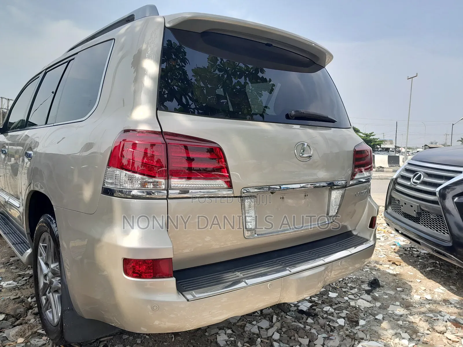 Lexus LX 570 AWD 2016 Gold