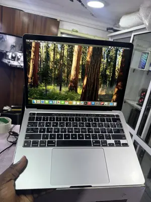 Laptop Apple MacBook Pro 2022 M2 8GB Apple M2 SSD 512GB