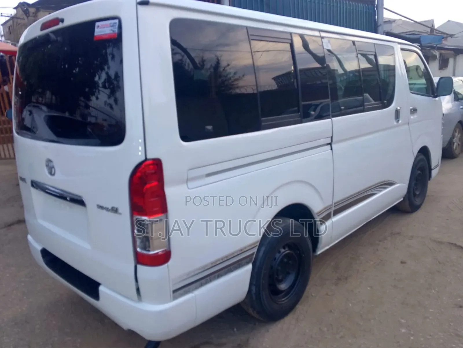 Toyota HiAce 2014 White