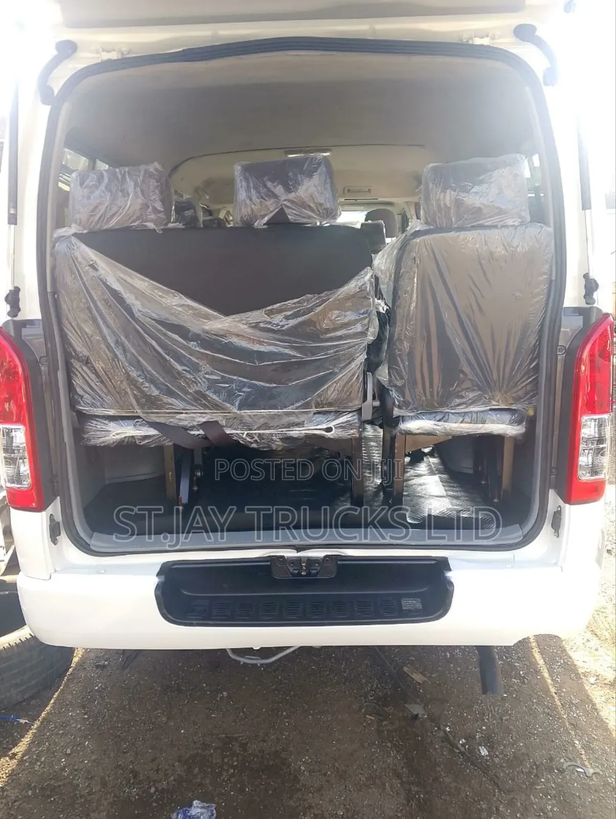 Toyota HiAce 2014 White