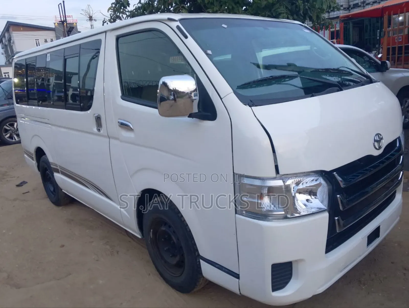 Toyota HiAce 2014 White