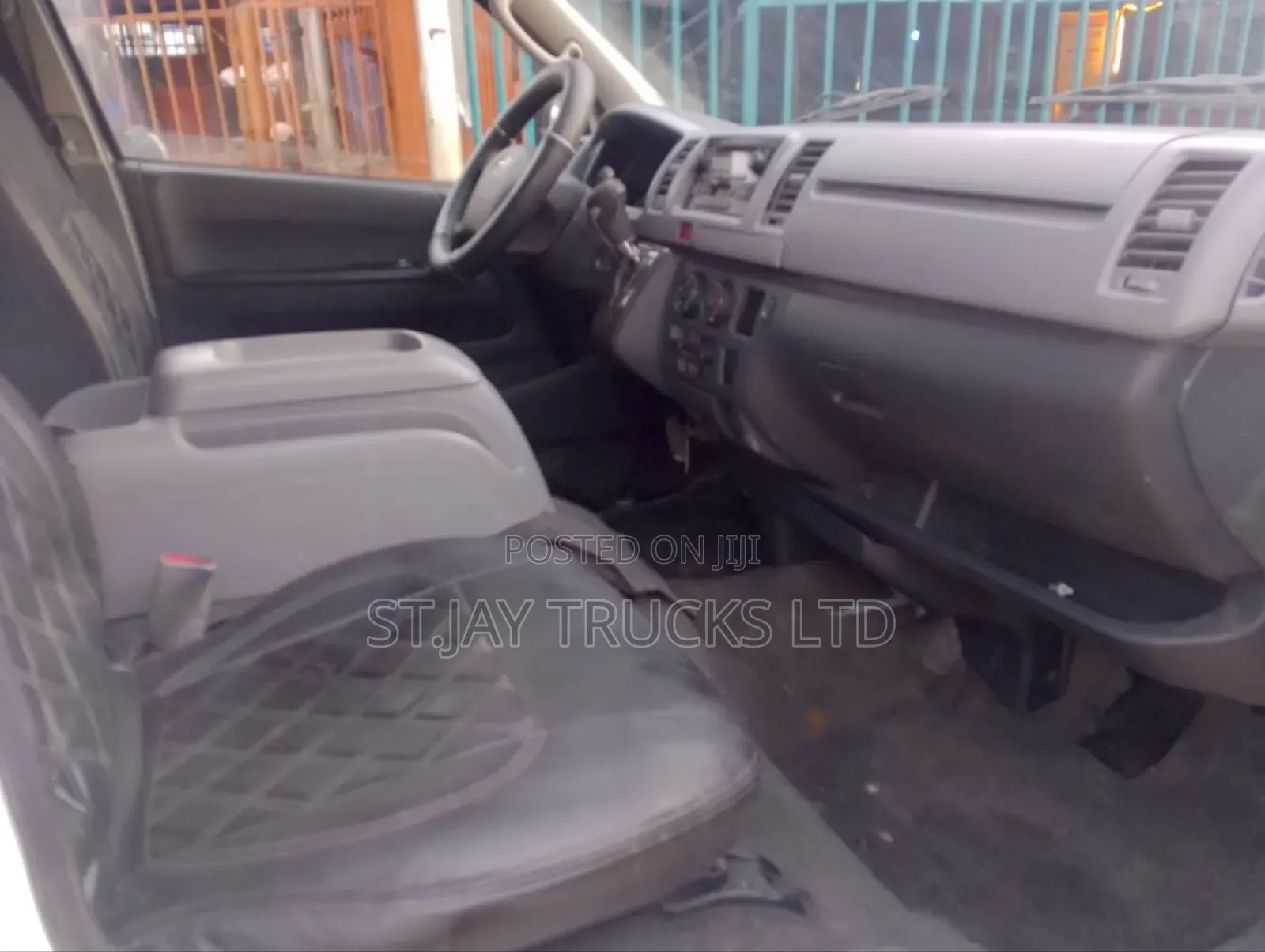 Toyota HiAce 2014 White