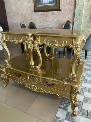 Modern Royal Center With 2 Side Stools