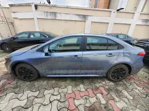 Toyota Corolla LE 2022 Blue
