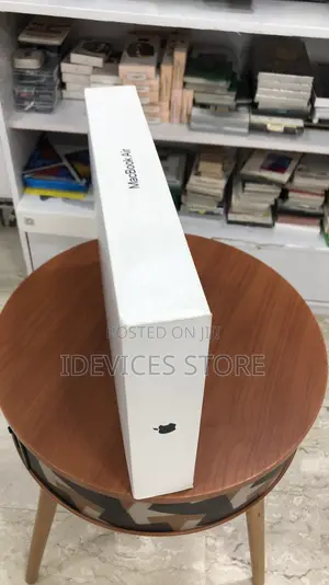New Laptop Apple MacBook Air 2024 M3 24GB Apple M3 SSD 512GB
