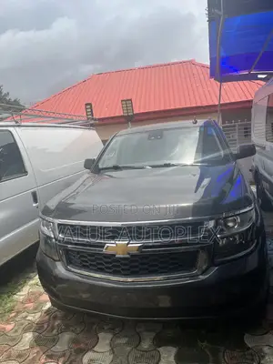 Chevrolet Suburban LT 4x4 2018 Gray