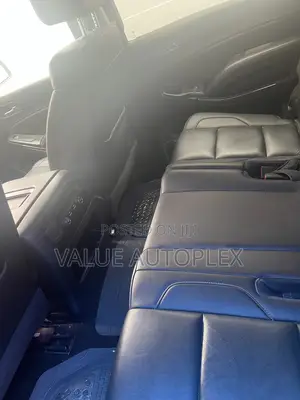 Chevrolet Suburban LT 4x4 2018 Gray