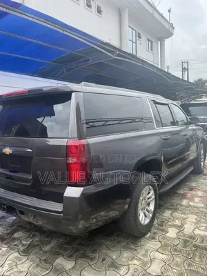 Chevrolet Suburban LT 4x4 2018 Gray