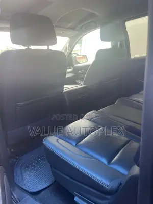 Chevrolet Suburban LT 4x4 2018 Gray