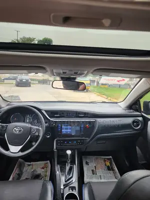 Toyota Corolla SE (1.8L 4cyl 6M) 2019 Blue