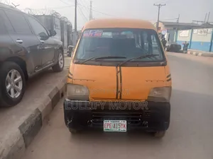 Suzuki APV Minibus 2000 Yellow