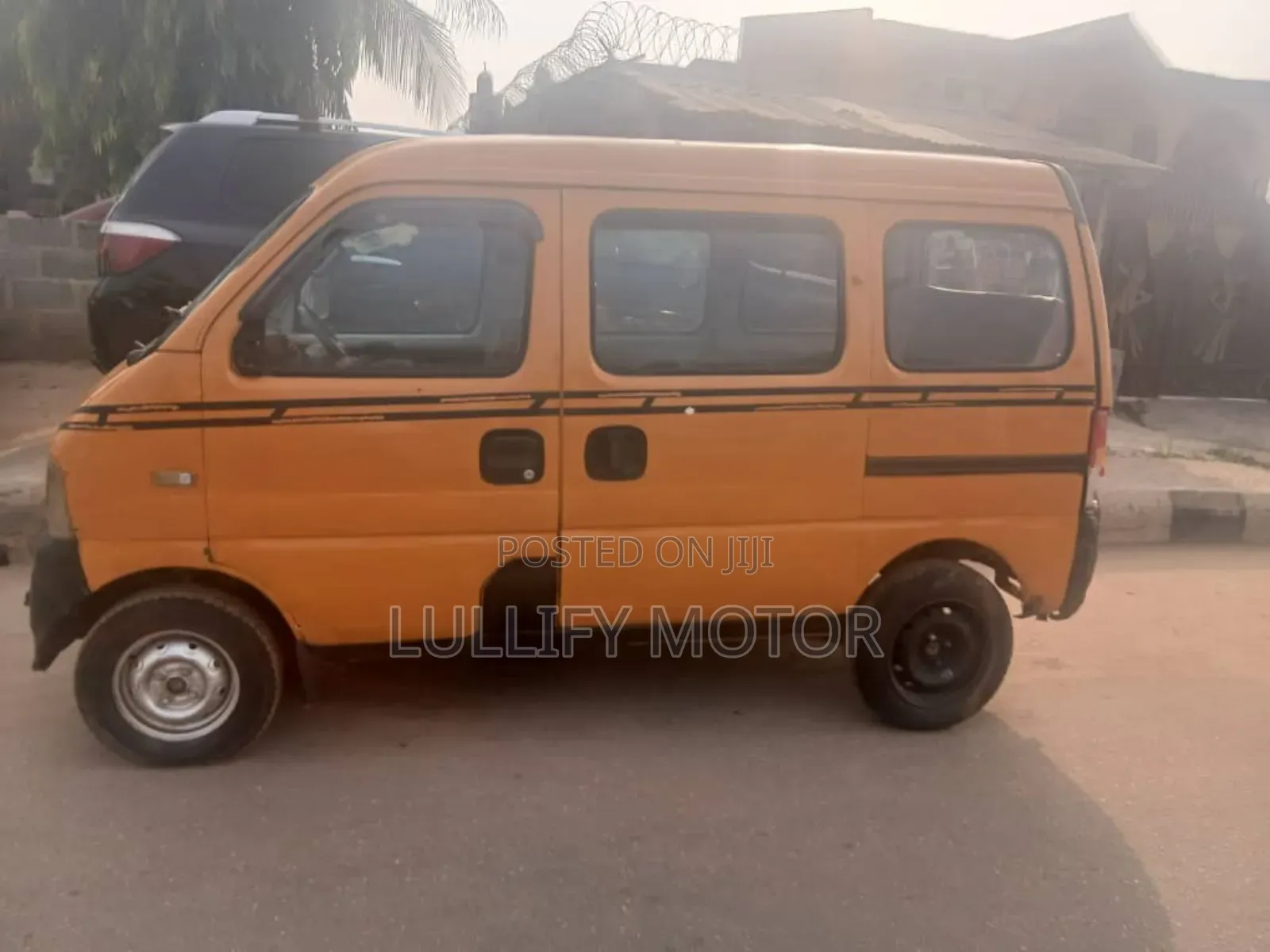 Suzuki APV Minibus 2000 Yellow