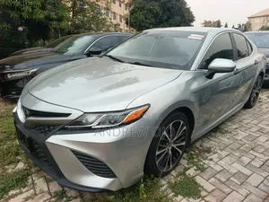 Toyota Camry SE FWD 2020 Silver