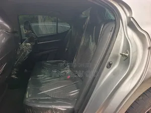Toyota Camry SE FWD 2020 Silver