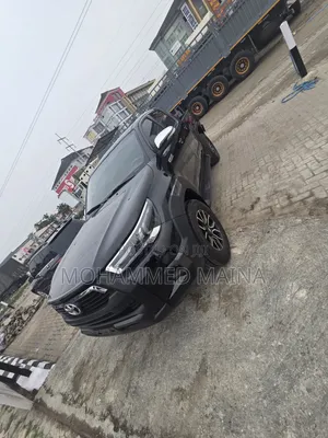 Toyota Hilux 2013 Black
