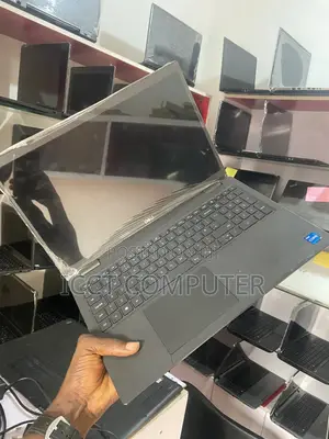 New Laptop Dell Latitude 3520 16GB Intel Core I5 SSD 256GB
