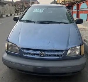 Toyota Sienna 2000 Blue