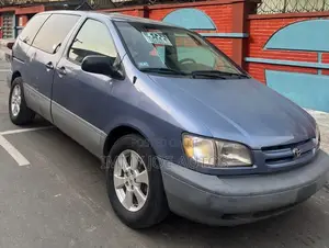 Toyota Sienna 2000 Blue