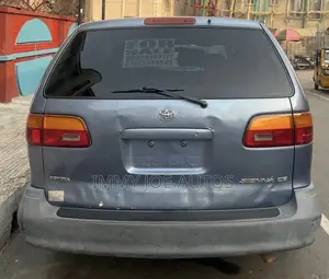 Toyota Sienna 2000 Blue