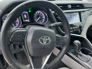 Toyota Camry L (2.5L 4cyl 8A) 2019 Green
