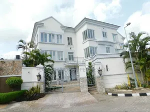 3bdrm Duplex in Banana Island for rent