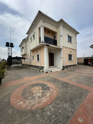 4bdrm Duplex in In An Estate for rent