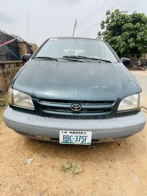 Toyota Sienna 1998 Green