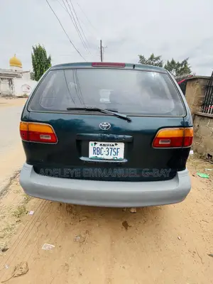 Toyota Sienna 1998 Green