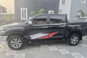 Toyota Hilux Revo Double Cab Petrol 2.7 AWD 2021 Black