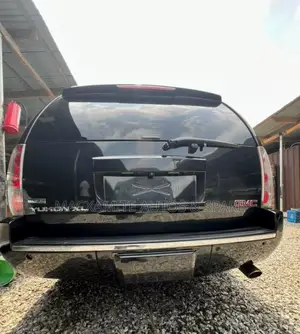 GMC Yukon Denali 2013 Black