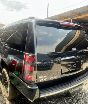 GMC Yukon Denali 2013 Black