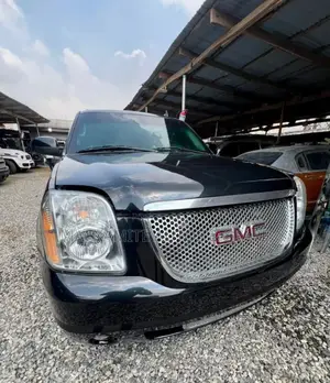 GMC Yukon Denali 2013 Black