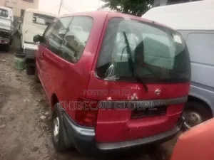 Nissan Serena 2004 Red