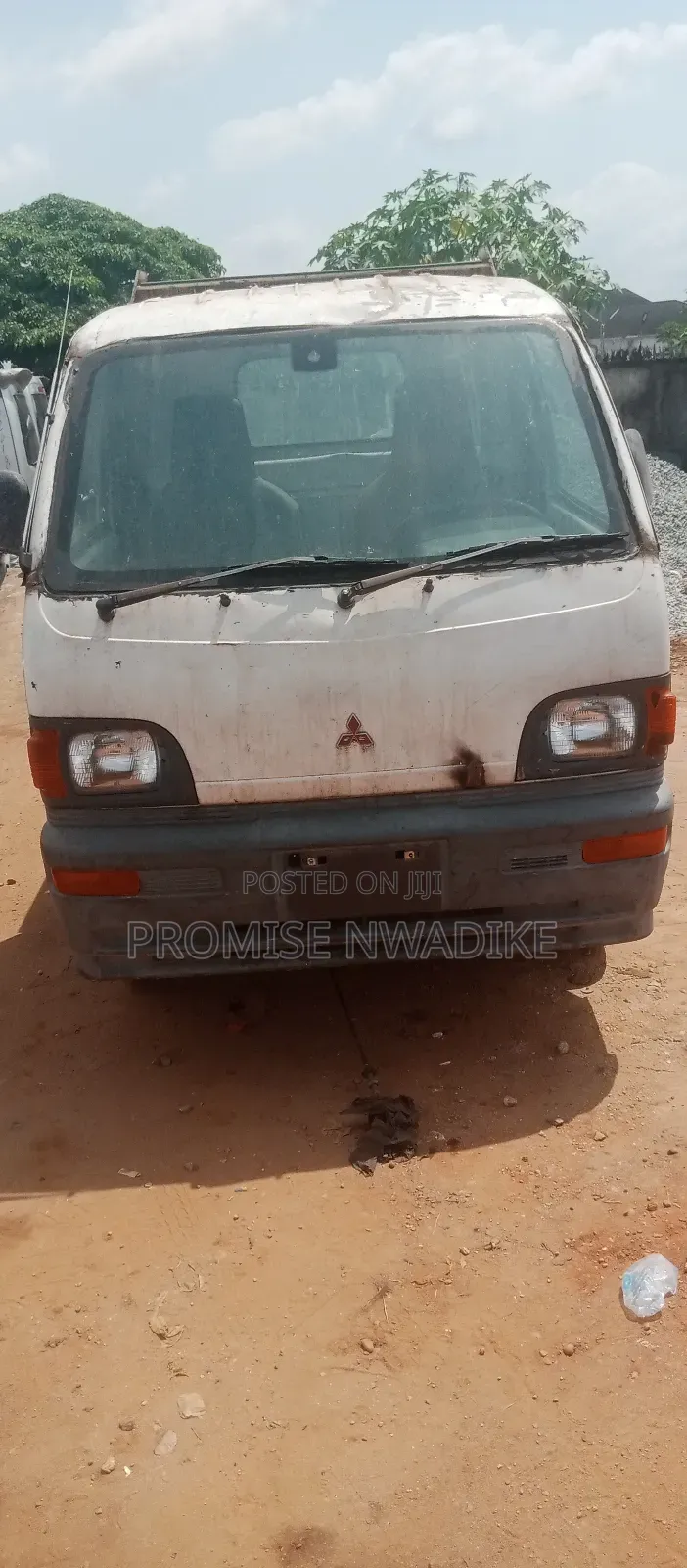 Mitsubishi Fuso Rosa 1990 White
