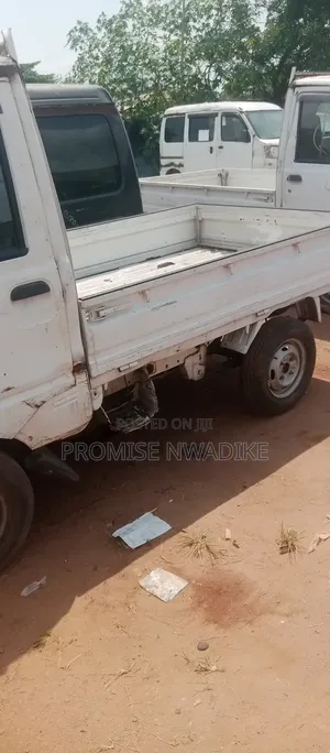Mitsubishi Fuso Rosa 1990 White