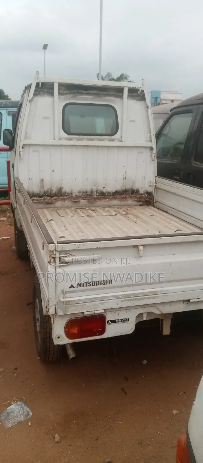 Mitsubishi Fuso Rosa 1990 White