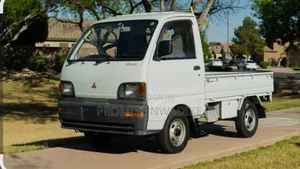 Mitsubishi Fuso Rosa 1990 White