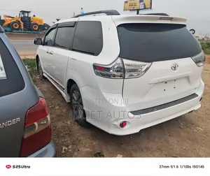 Toyota Sienna 2018 White