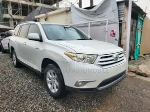 Toyota Highlander SE 2012 White