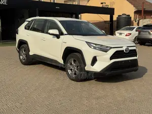 Toyota RAV4 Limited 2021 White