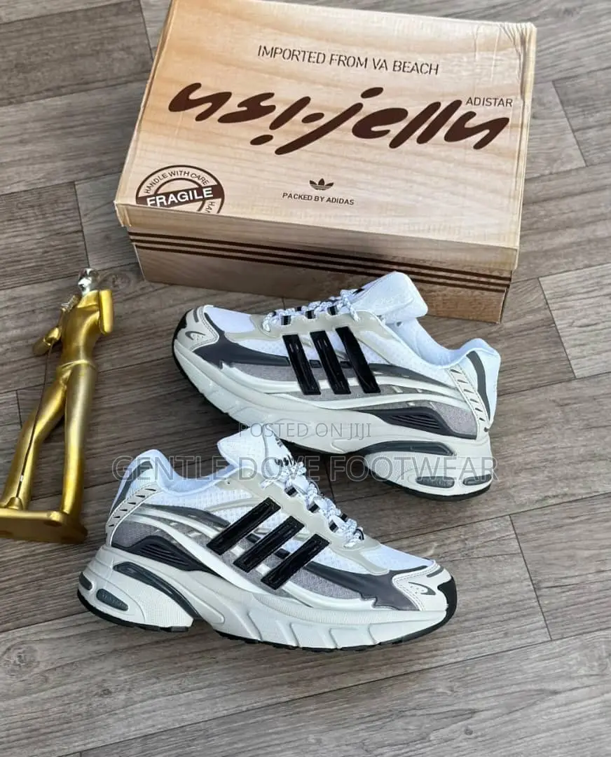 Adidas Sneakers