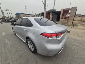 Toyota Corolla LE 2021 Silver