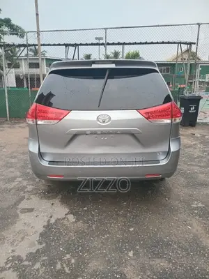 Toyota Sienna 2012 Silver