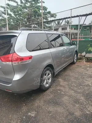 Toyota Sienna 2012 Silver